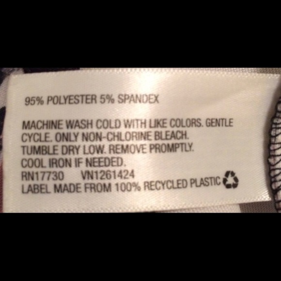 Floral Scuba Crop Top w/ Cap Sleeve - Picture 4 of 5